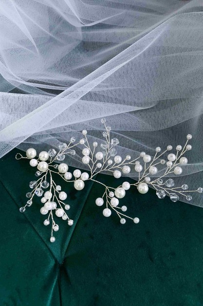 Свадебное платье «Веточка в прическу жемчуг кристаллы» | Свадебный салон GABBIANO в Новосибирске