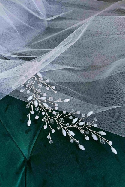 Свадебное платье «Веточка в прическу кристаллы» | Свадебный салон GABBIANO в Новосибирске