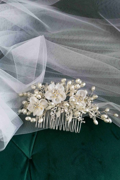 Свадебное платье «Гребень цветы жемчуг» | Свадебный салон GABBIANO в Новосибирске